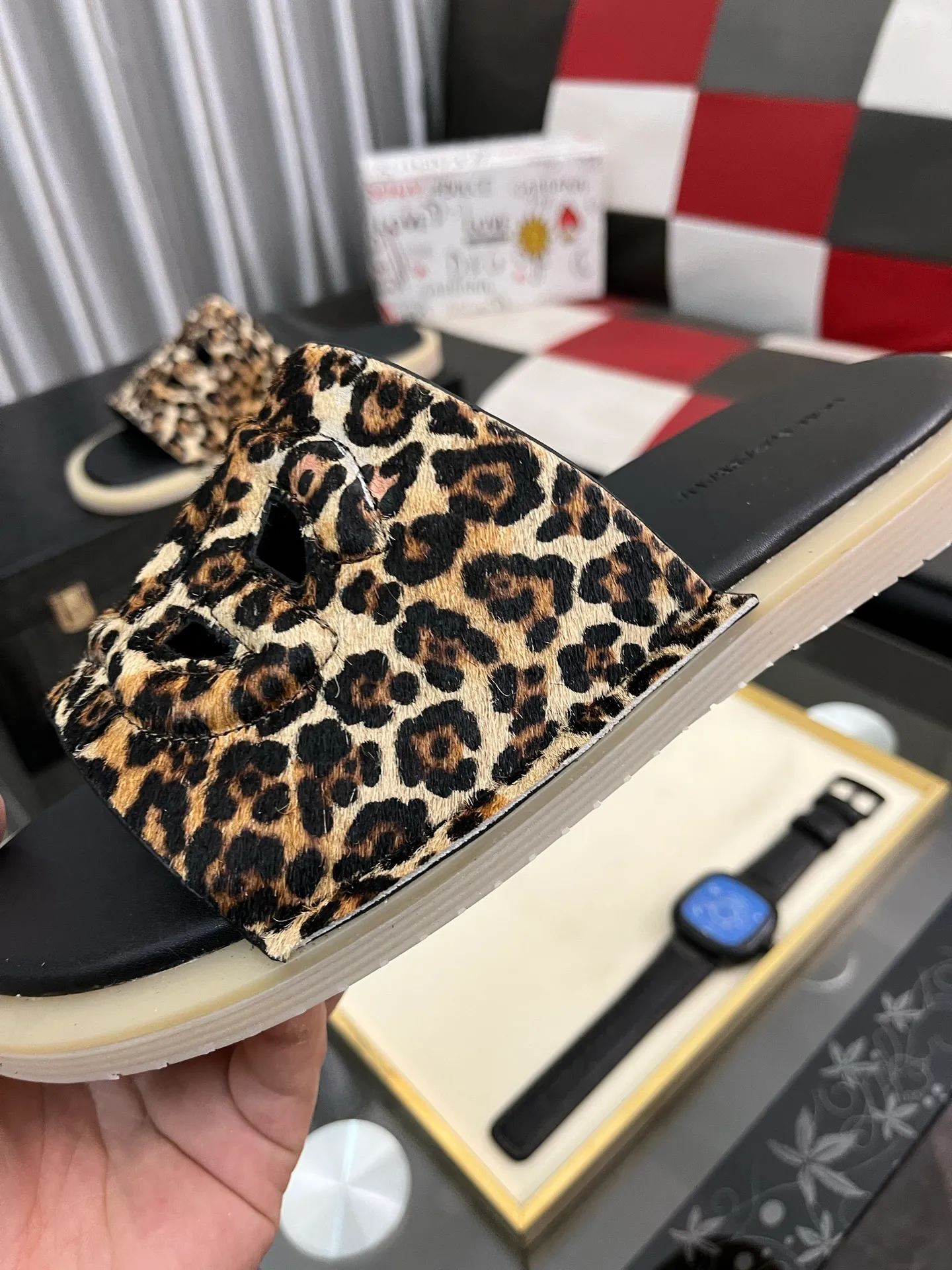 Men's Men's Shoes 💰340⌚️⌚️ (DG) The latest casual slippers are fashionable and versatile, and can add luster to various looks. Create an exquisite design with unique dynamic vitality and modern atmosphere, showing modern elegance. Size: 38-442️⃣Colors available